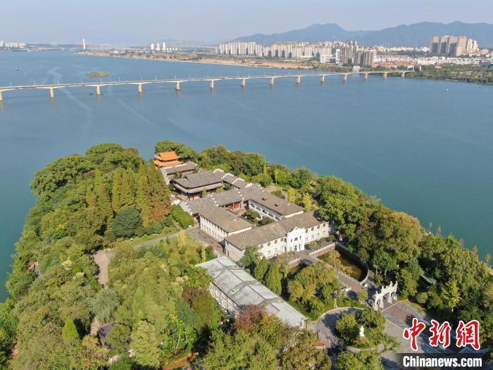 航拍江西吉安白鹭洲书院 赣江之上绿树成荫古建成群美如画-腾讯新闻