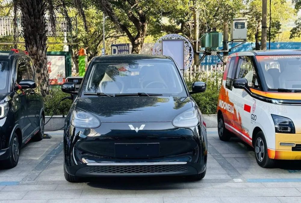 为保一哥地位五菱推全新五门四座电车五菱缤果3月上市