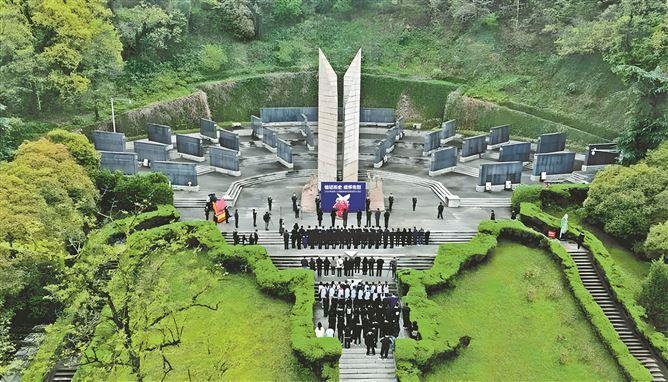 年各界人士清明凭吊抗日航空烈士活动在南京抗日航空烈士纪念馆举行