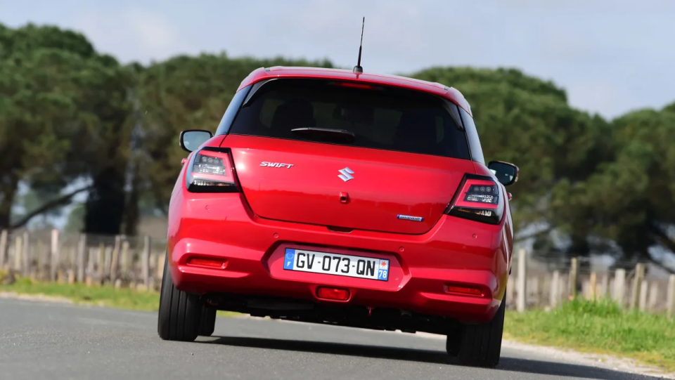 整体设计更加时尚运动,全新铃木swift实车图发布_腾讯新闻