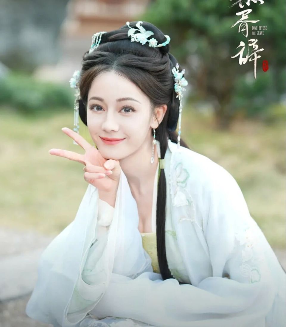 才播5集，飙升榜第一，迪丽热巴、陈飞宇《白日提灯》，又是古装奇幻黑马剧