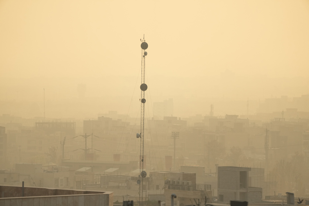 伊朗德黑兰遭遇雾霾天气_腾讯新闻