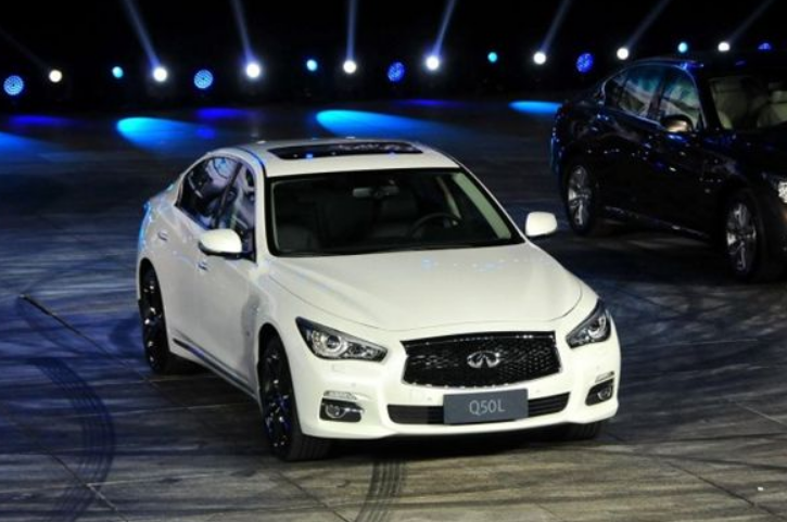 英菲尼迪q50l wave在外观设计上可是下足了功夫.