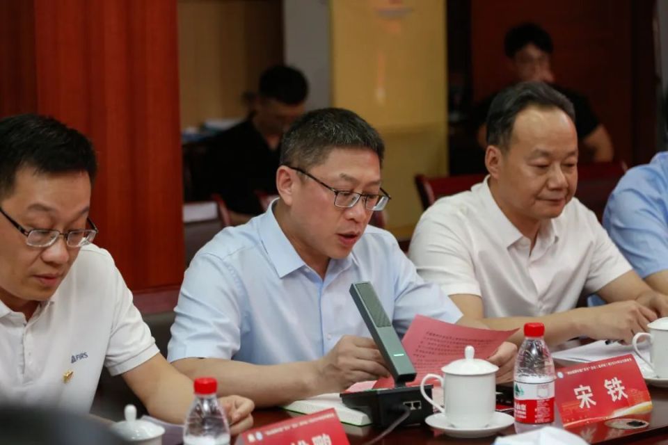 潮州市副市长宋铁致欢迎辞潮州市人民医院党委副书记,院长孙光裕同志