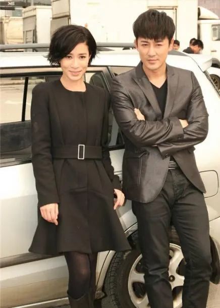 林峰与佘诗曼香港拍剧,携妻女一起开工,阿佘细心照顾老搭档女儿