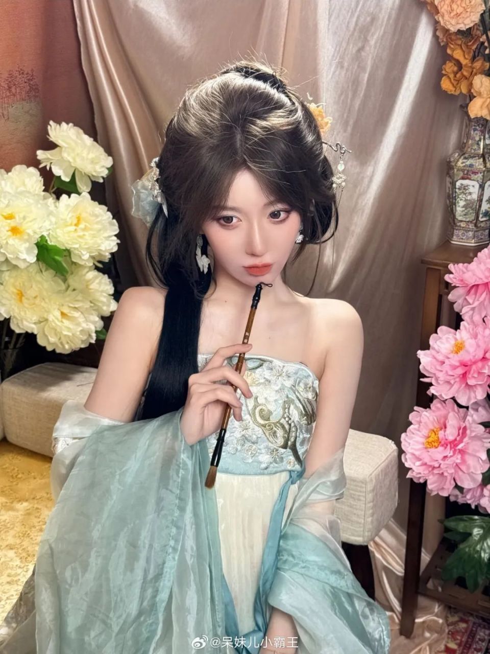 呆妹儿称与公会谈判后,合约到期后不续约,除非虎牙斗鱼合并!