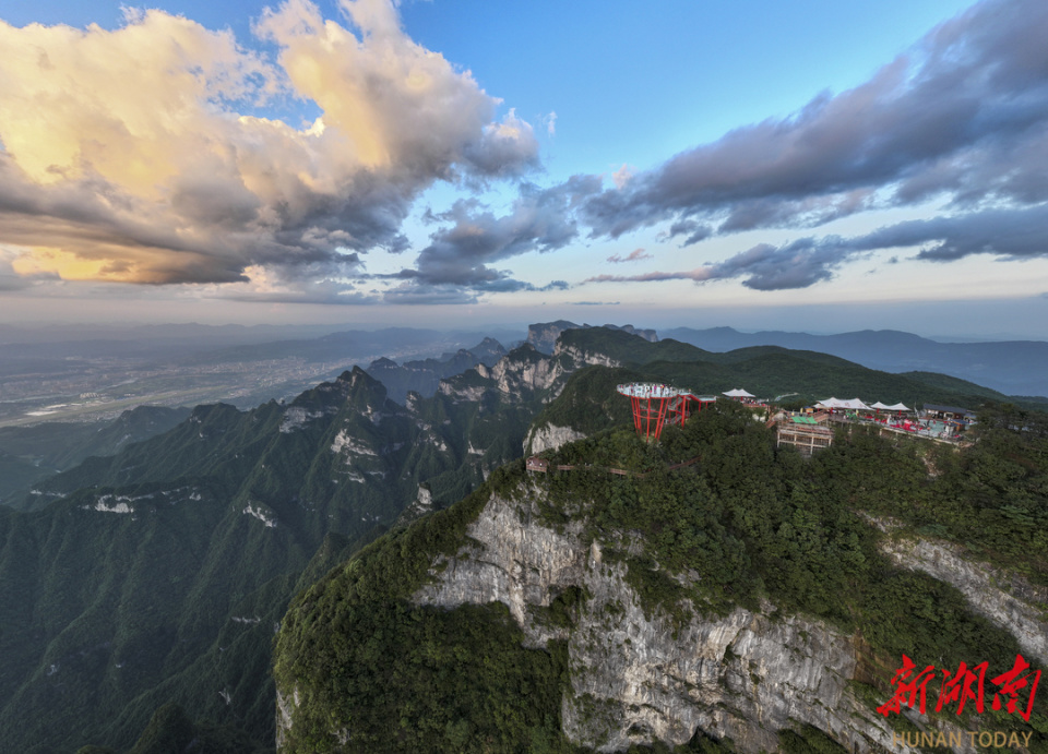 张家界七星山旅游度假区举行七夕游园会200余名单身男女勇敢追爱