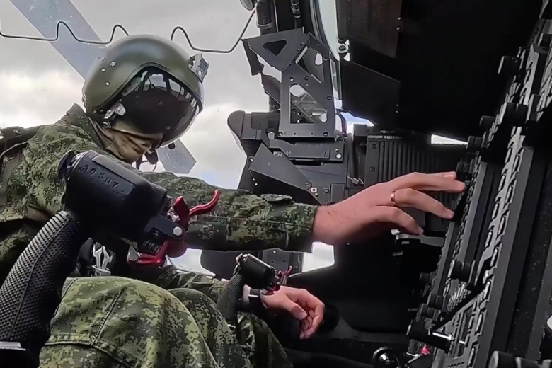 ������ҹ��ս��˫��Զ�̶Կ������½׶�