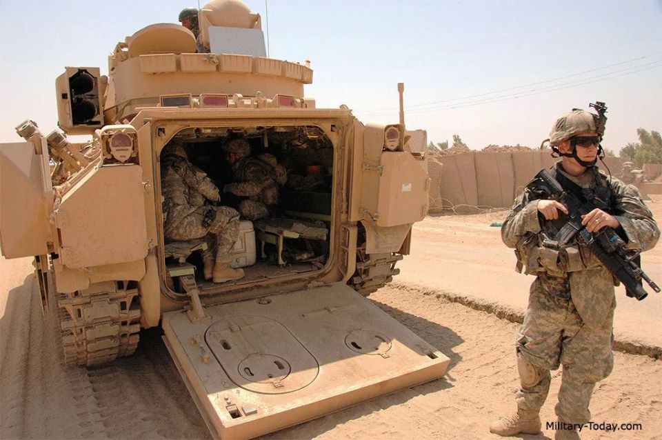 自带马桶座的德国拳击手重型轮式装甲车