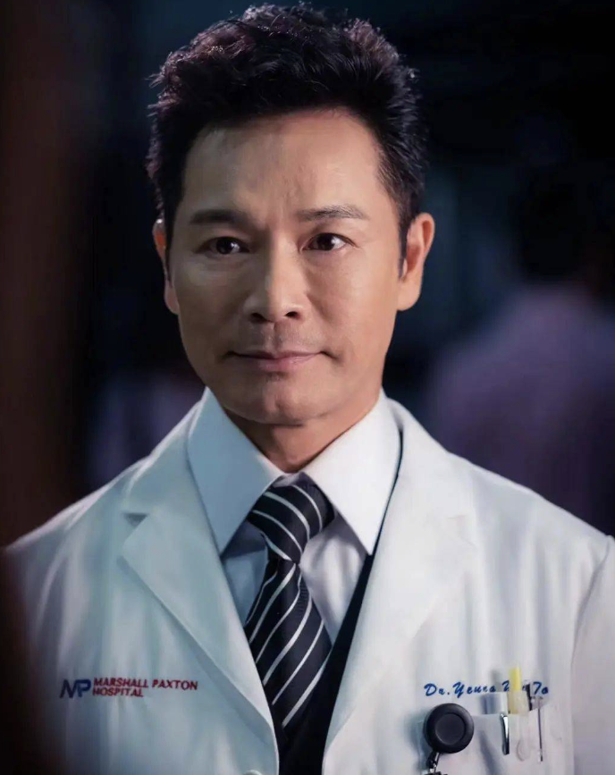 郭晋安又帅回来了!面部自然,不再僵硬似蜡像,网友:终于收手了