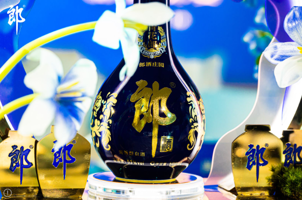 郎酒甲辰龙年生肖纪念酒首发,"三品"基石成就极致高端奢香藏品-腾讯