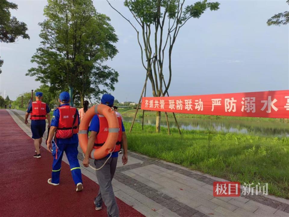湖北黄冈筑牢防溺水安全屏障，为未成年人暑期安全护航_腾讯新闻