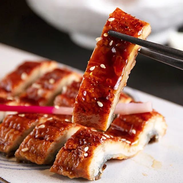 整条蒲烧烤鳗鱼,足足1斤重!肉嫩肥美,酱汁浓郁,一口入魂