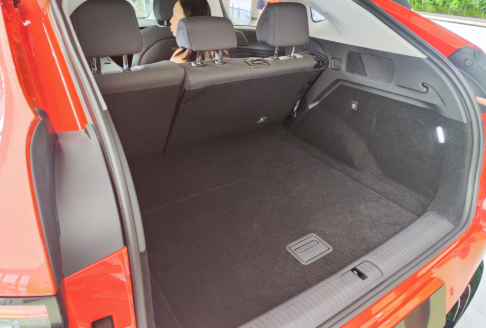 探店实拍小鹏g6,实车比图片顺眼,后排空间大-腾讯新闻