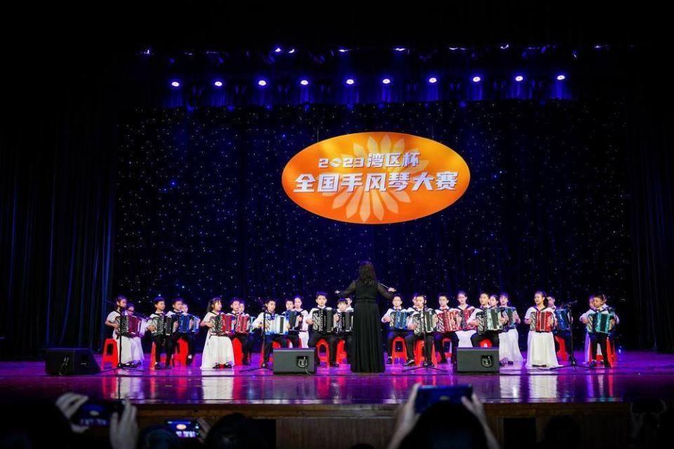 双节期间西乡开展多彩文化活动丰富居民生活