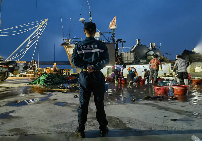 查处江瑶贝8万余斤涉案金额70余万元山东青岛海警局查获1起非法捕捞案