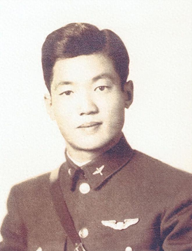 被日本人浇油漆烧死的沈阳警察局长——《巨流河》书