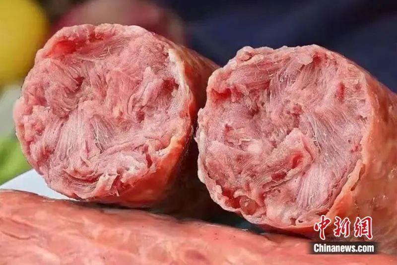 流域孕育着几十种野生鱼类"三花五罗十八子"主打一个"鲜嫩"红烧柳根鱼