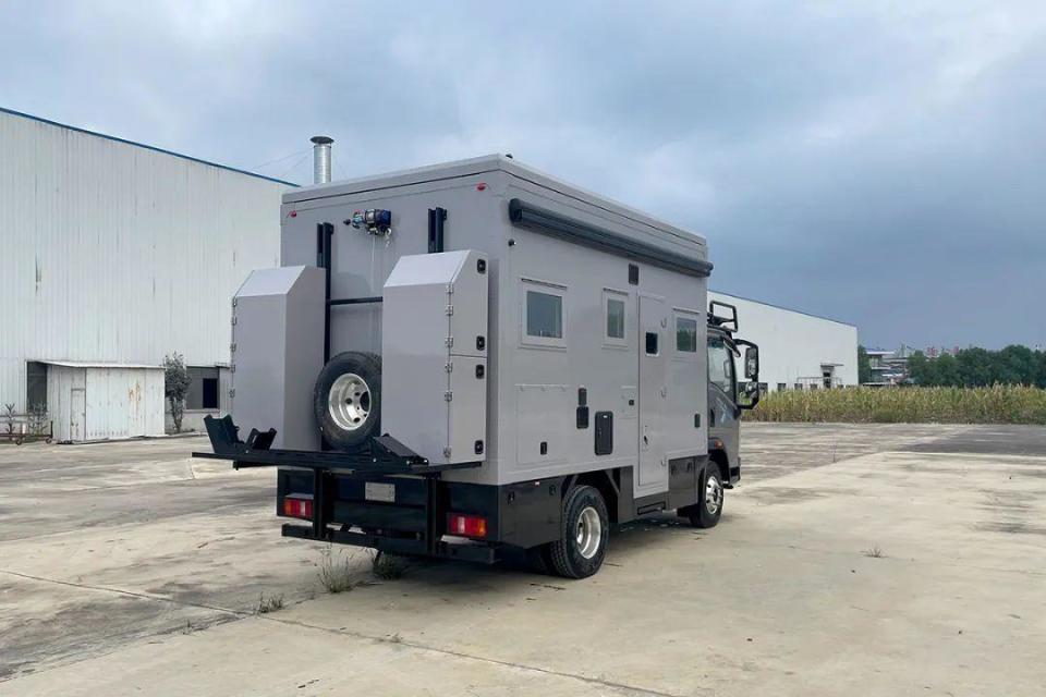 这价也能买带飞桥的房车比小户型住宅实用家庭影院统统安排上