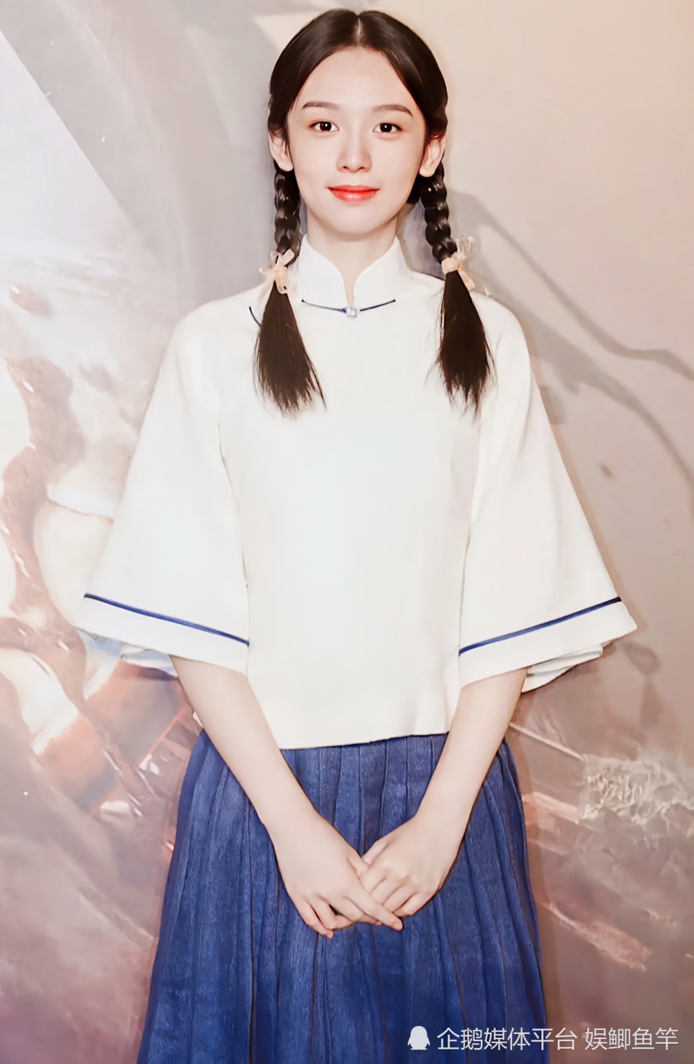 《战火中的青春》定档,25岁小花周也民国风,恰似女神冷清秋!-腾讯新闻