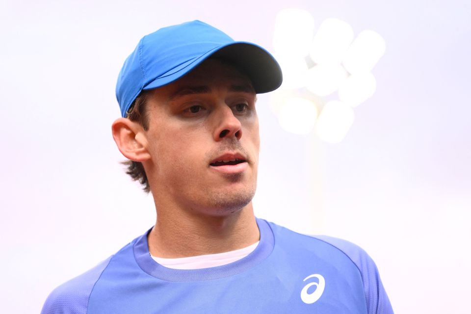 网球——巴塞罗那公开赛:菲斯晋级_腾讯新闻