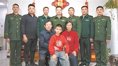 【新春走军营】春节前夕,记者见证了一场特殊的"全家大团圆"——"七子