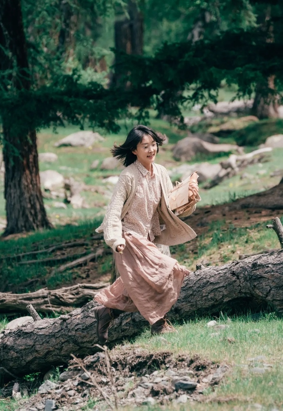 因为一开始就没有走偶像的路子,周依然的戏路比同龄