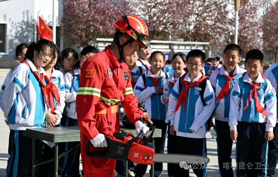 红领巾进军营,国防教育零距离!