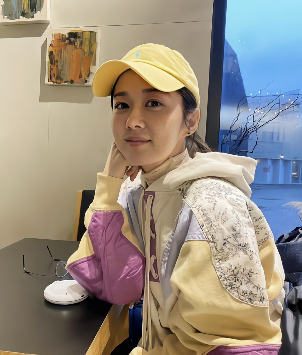 张娜拉和亲哥哥一起度假,43岁状态如妙龄少女,不老童颜引发热议