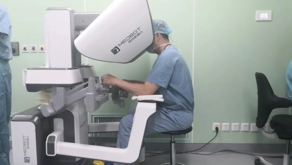 瑞金医院)辅助普外科彭承宏主任团队成功完成一例胰十二指肠切除术