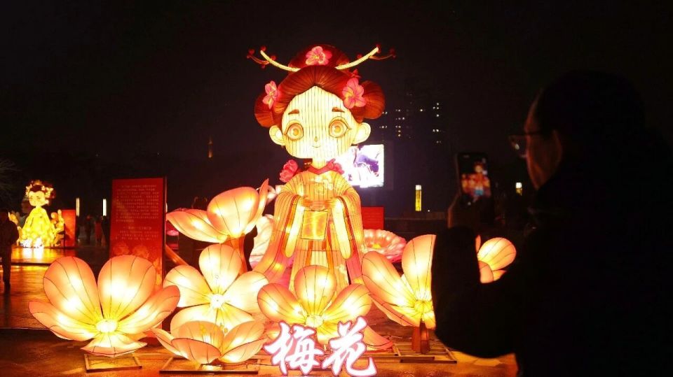除夕夜，去陆羽广场看花灯！_腾讯新闻