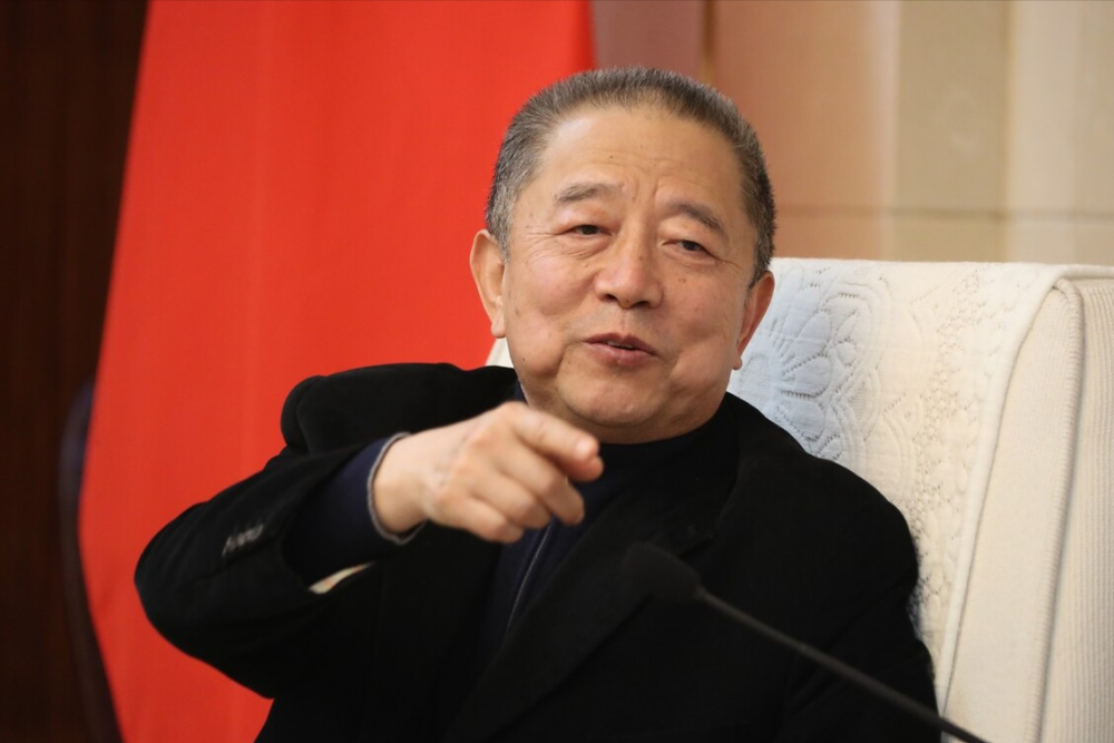 欠薪近4个月股东撤资,胡葆森能否再救河南足球一次?_腾讯新闻