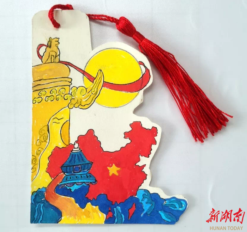 南洲三完小:古诗配画意悠远 书签制作乐无边