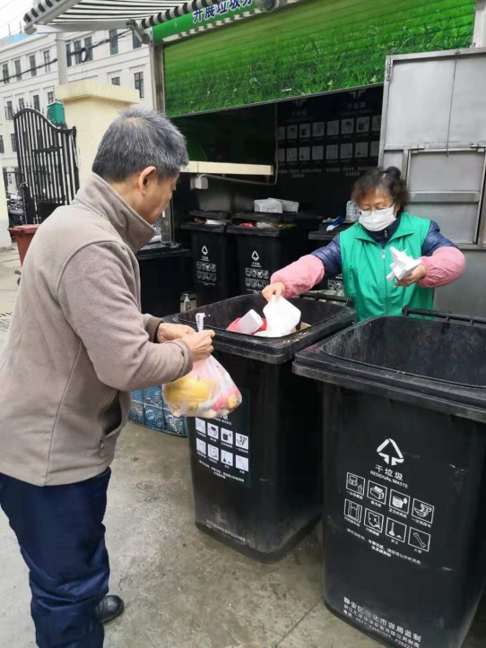 志愿者故事|ta们的坚守,让垃圾分类成为居民区的"新时尚"