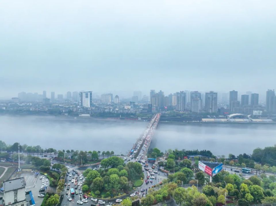 雾锁金州!今天的安康美如仙境!_腾讯新闻