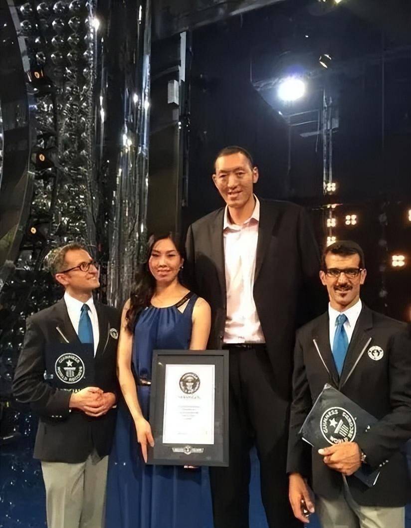 成家后孙明明四处走穴,打野球,拍电影,上综艺节目,积累了一些资金后