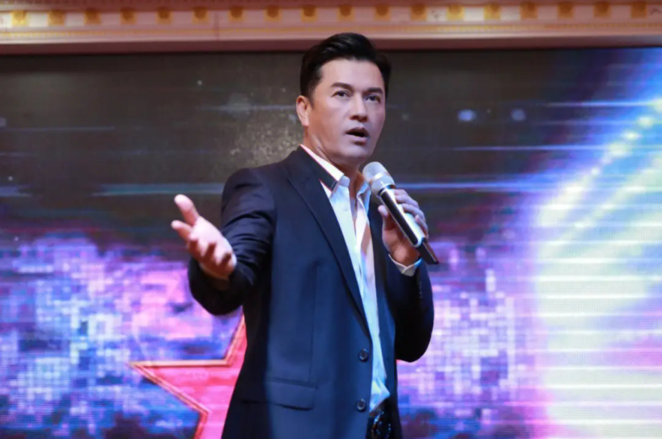 "贵州富婆"杨小娟:嫁三婚演员吕良伟,婚后生一子,幸福美满_腾讯新闻