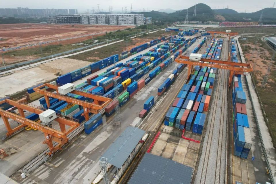 打造大湾区最大生产服务型国家物流枢纽！广州东部公铁联运枢纽支撑“广货广出”_腾讯新闻
