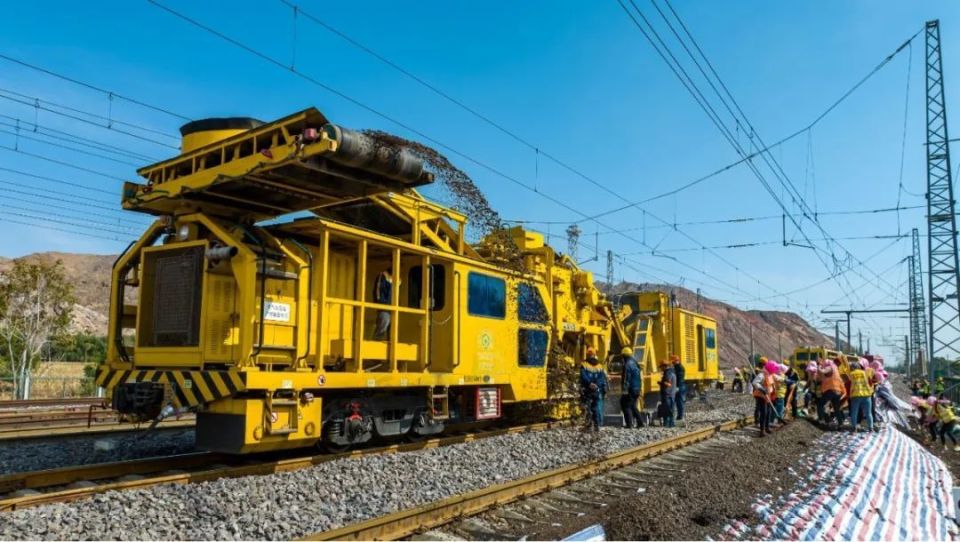 包兰铁路中卫段第二阶段集中修全面打响-腾讯新闻