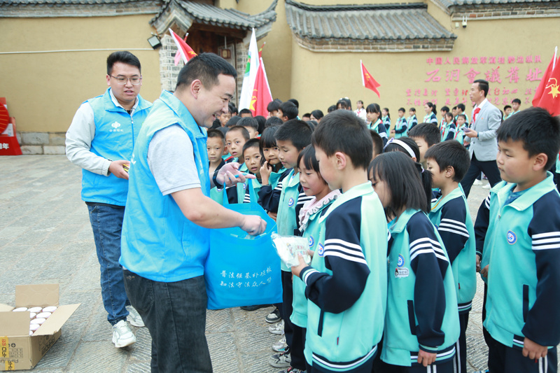 师宗县第三中学校长图片