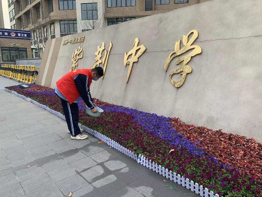 志愿护绿浇个朋友郑州一中教育集团紫荆中学开展植树节主题活动