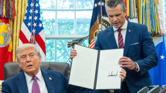 看完中国阅兵两天后，特朗普紧急将国防部更名为“战争部”，释放什么信号？