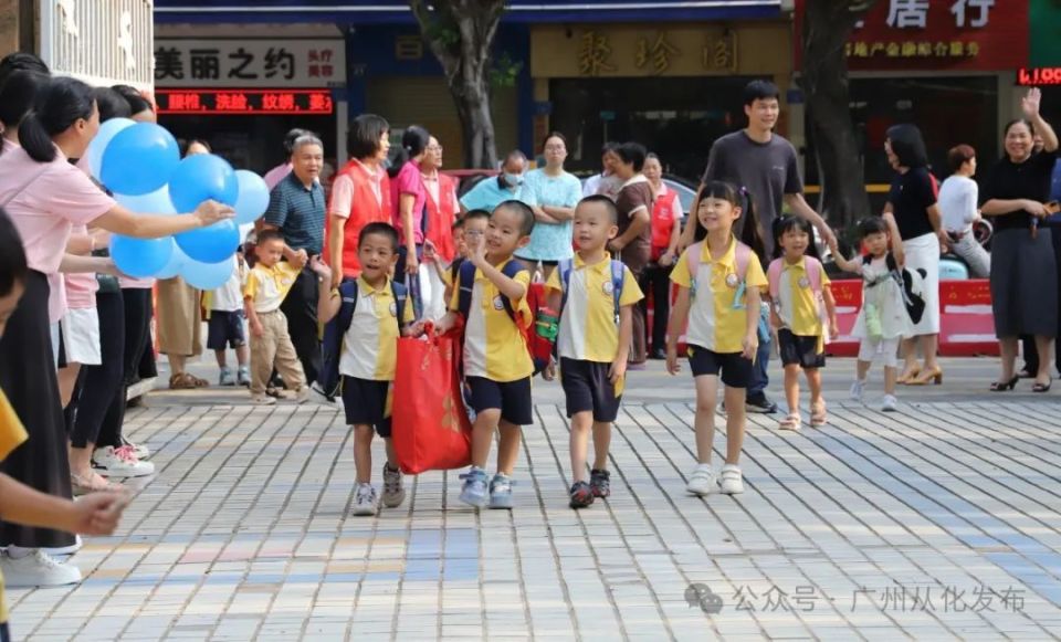 从化区第二幼儿园秉持着从儿童视角出发的理念,营造一个充满爱与期待