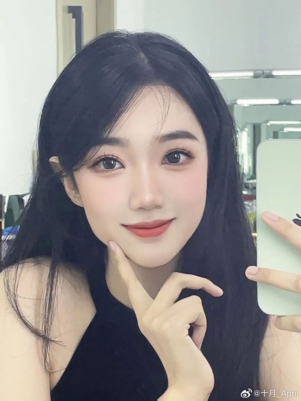 lpl老婆女大学生美女主持十月青春气息十足