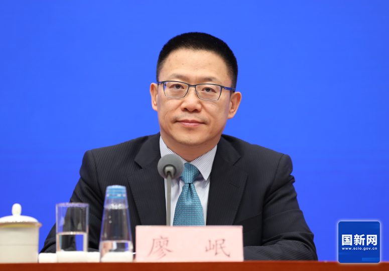 国家推行三大粮食作物保险政策,农民有啥好处?财政部副部长算了一笔账