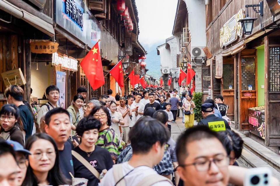 潮声丨“慢闪”九十天，一家店的试水与一座城的试验_腾讯新闻