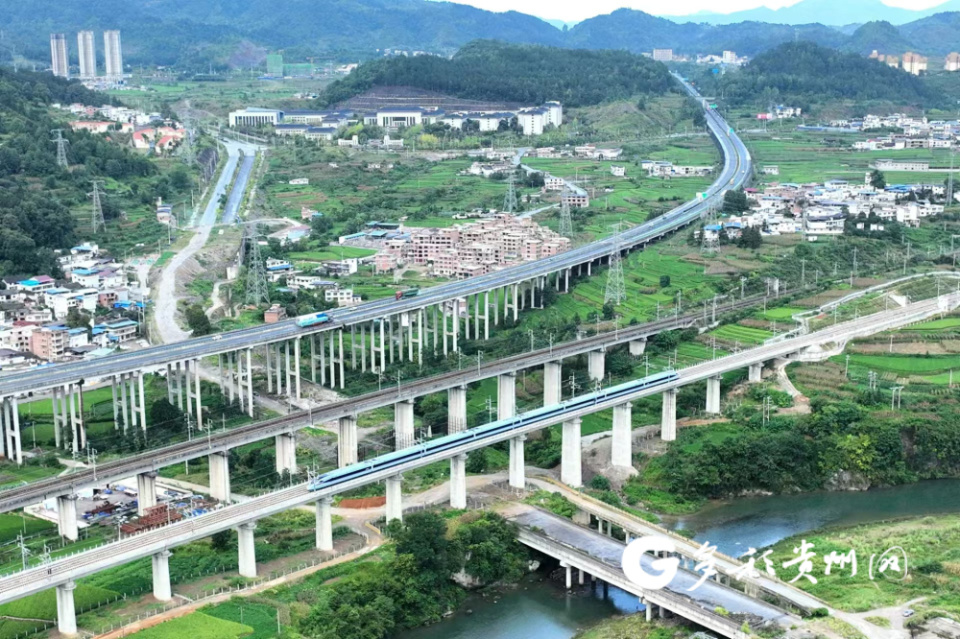 贵南高铁开通一周年 贵州段累计发送旅客超270万人次