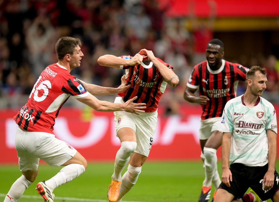 足球——意甲:ac米兰平萨勒尼塔纳