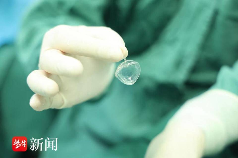 打赢"眼球保卫战"!淮安市二院眼科成功开展国际新型手术——折叠式人