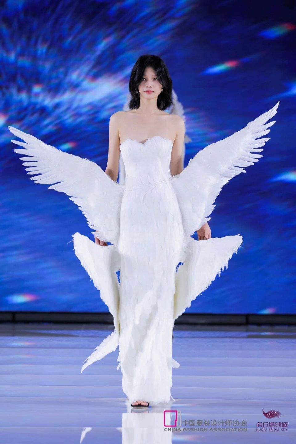 【效果图+成衣】中国服装设计师协会婚纱礼服设计大赛决赛获奖作品_腾讯新闻
